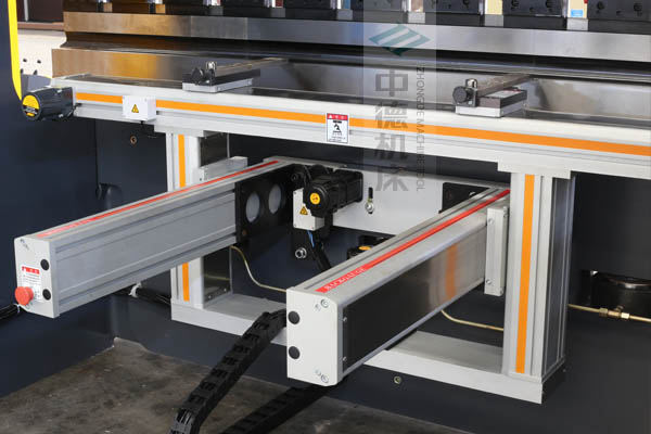 ZDPE10025-4+1轴全封套增强型铝合金后档料体系,内有成套滚珠丝杆和直线导轨,精度高速率快乐音低.jpg ZDPE10025-4+1轴全封套增强型铝合金后档料体系,内有成套滚珠丝杆和直线导轨,精度高速率快乐音低.jpg